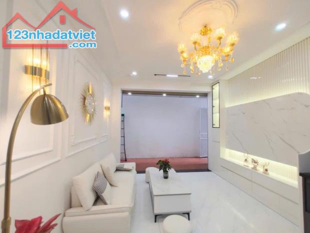 Kiến Hưng, Hà Đông DT 33m2 nhà 5 tầng - LÔ GÓC KINH DOANH - THANG MÁY - 8.9 TỶ