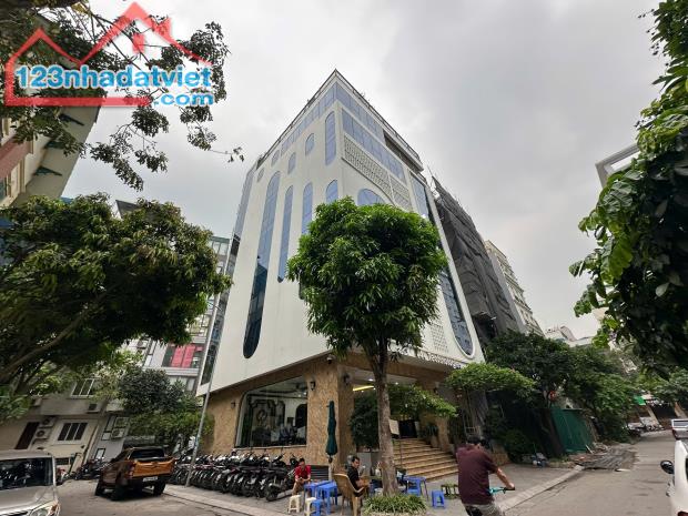 (Tin thật 100%) Bán tòa nhà VP 3 mặt tiền ô tô tránh 186m2 x 8T tại phố Trần Thái Tông -
