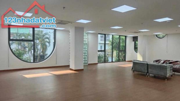 (Tin thật 100%) Bán tòa nhà VP 3 mặt tiền ô tô tránh 186m2 x 8T tại phố Trần Thái Tông - - 3