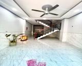 Bán gấp nhà đẹp ở ngay Huỳnh Tấn Phát, hẻm cao ráo, thoáng mát, 50m2, 4T, SHR.