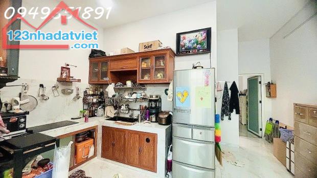 NHÀ 2TẦNG NGANG 5,2M 113M2 2PN SHR HOÀN CÔNG ĐỦ GIÁ 7,3Tỷ 
LH 0949351891 MR TOAN - 1