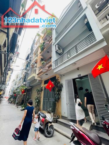 Bán Nhà Trần Quốc Hoàn 40M, MT: 4M Giá 13,8 Tỷ. Phân lô, ô tô tránh - 3