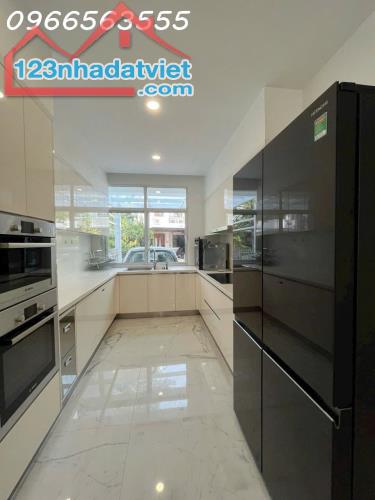 CHO THUÊ BIỆT THƯ LÂU ĐÀI CHATEAU - PHÚ MỸ HƯNG - NHÀ ĐẸP - GIÁ 4000$ - 1