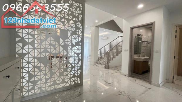 CHO THUÊ BIỆT THƯ LÂU ĐÀI CHATEAU - PHÚ MỸ HƯNG - NHÀ ĐẸP - GIÁ 4000$ - 3