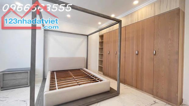 CHO THUÊ BIỆT THƯ LÂU ĐÀI CHATEAU - PHÚ MỸ HƯNG - NHÀ ĐẸP - GIÁ 4000$ - 4