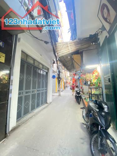 Cho thuê nhà ngõ ô tô 151 Nguyễn Đức Cảnh, 3 tầng x 40m2 làm Spa, Nail 11 Triệu