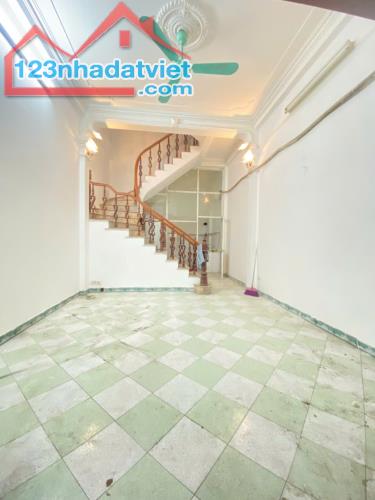 Cho thuê nhà ngõ ô tô 151 Nguyễn Đức Cảnh, 3 tầng x 40m2 làm Spa, Nail 11 Triệu - 1