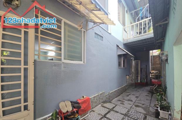 BÁN NHÀ 2 TẦNG + 150M2 NGANG KHỦNG 12M – HXH ĐƯỜNG 38, Q2 – GIÁ CHỈ 9,9TỶ - 2