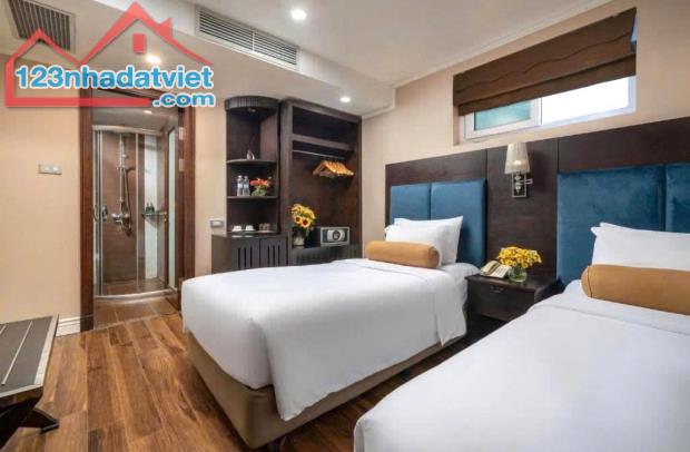 BÁN KHÁCH SẠN DÒNG TIỀN HƠN 5 TỶ MẶT PHỐ HÀNG BÔNG 172M2 - 9 TẦNG - 5M MẶT TIỀN - 220 TỶ - 3