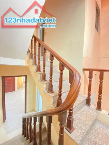 Cho thuê nhà nguyên căn ngõ 165 Giáp Bát, 5 tầng x 38m2, 3 ngủ, 4 WC, 11 Triệu ở sinh - 2