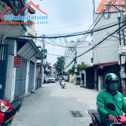 Định Công 120m2 - Mặt Tiền 6M - Ô tô Tránh, KD - View Hồ Định Công - Hơn 20 Tỷ