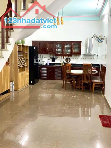 Cần bán nhà đang ở - 25m ra ô tô tránh - 35m ra mặt phố - nhà tự xây chắc chắn. - 1