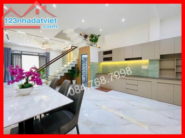 BÁN NHÀ 4 TẦNG, 5.7x8, 4 PHÒNG NGỦ, GÒ VẤP - GIÁ HỜI 6.5 TỶ - VỊ TRÍ VÀNG LÊ VĂN THỌ