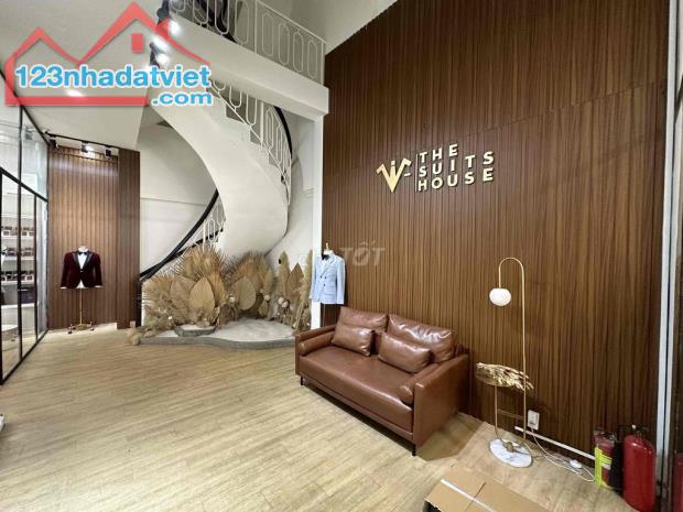 Biệt thự MT Nguyễn Thành Ý - DT: 7,2*16 - hầm, 4 tầng - 43 tỷ TL(Khan hiếm) - 2