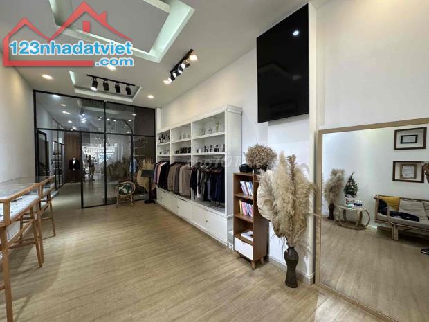 Biệt thự MT Nguyễn Thành Ý - DT: 7,2*16 - hầm, 4 tầng - 43 tỷ TL(Khan hiếm) - 4