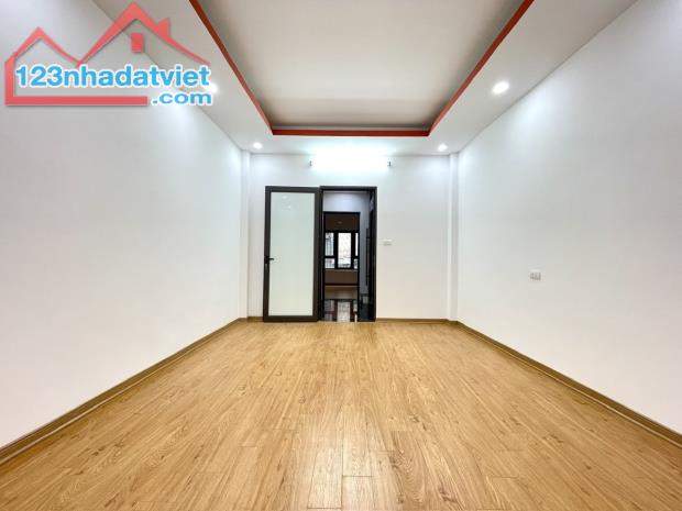 Bán nhà phố Lương Yên 5 tầng thang máy, dt 48m2, mt 4.2m, đẹp ở ngay. - 2