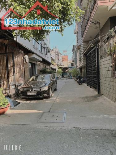 Ngay chợ Gò Xoài, 2 tầng, 4 * 11, nhik 4 tỷ, hẻm ô tô