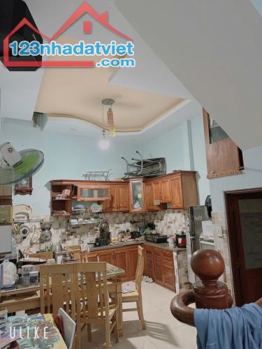 Ngay chợ Gò Xoài, 2 tầng, 4 * 11, nhik 4 tỷ, hẻm ô tô - 3