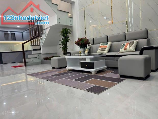Nhà 4 lầu siêu đẹp, 5pn! Full nt xịn xò! Xe hơi ngủ trong nhà, Vị trí đẹp tuyệt!