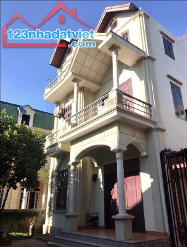 BÁN ĐẤT TẶNG NHÀ 3 TẦNG Ở NGAY - NỘI THẤT ĐẦY ĐỦ  CHỈ NHỈNH 50TR/M  TẠI ĐA TỐN ( GIA LÂM