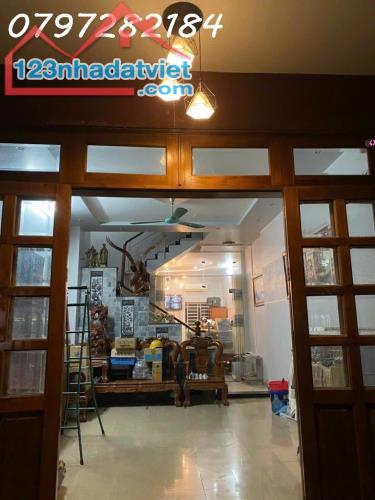 Bán nhà Đường Lã Xuân Oai,Lê Văn Việt Quận 9, giá 9,29 tỷ, diện tích 90 m2, ngang 5m, 4 - 1