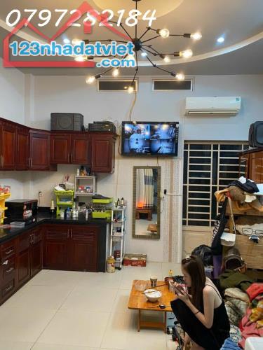 Bán nhà Đường Lã Xuân Oai,Lê Văn Việt Quận 9, giá 9,29 tỷ, diện tích 90 m2, ngang 5m, 4 - 2