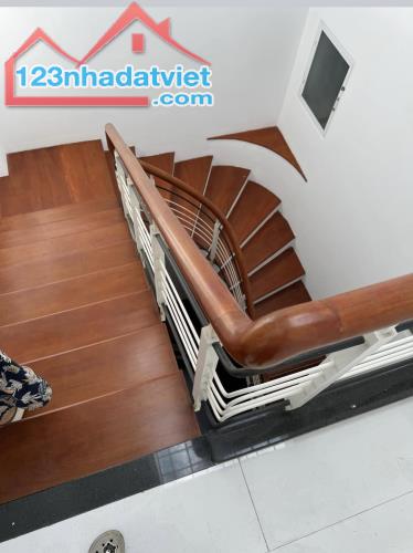 - Nhà lô góc kinh doanh Cfe, 2,5 tầng, phong Sắc, Khuê Trung, đi bộ vài phút tới Công - 1