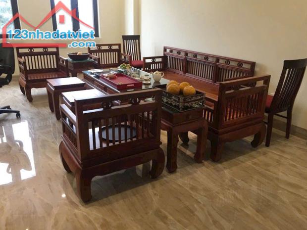 Cần bán 60m2 nhà 6 tầng mặt phố Phạm Khắc Quảng, Giang Biên. Đường rộng 25m, nhà toàn đồ g