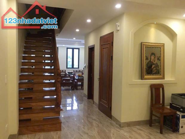 Cần bán 60m2 nhà 6 tầng mặt phố Phạm Khắc Quảng, Giang Biên. Đường rộng 25m, nhà toàn đồ g - 1