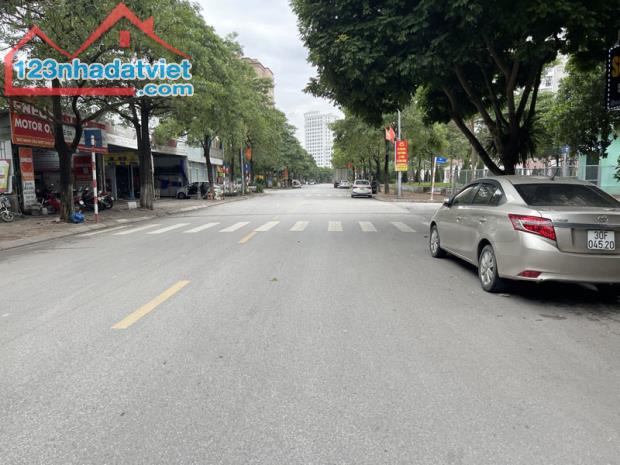 Cần bán 60m2 nhà 6 tầng mặt phố Phạm Khắc Quảng, Giang Biên. Đường rộng 25m, nhà toàn đồ g - 4