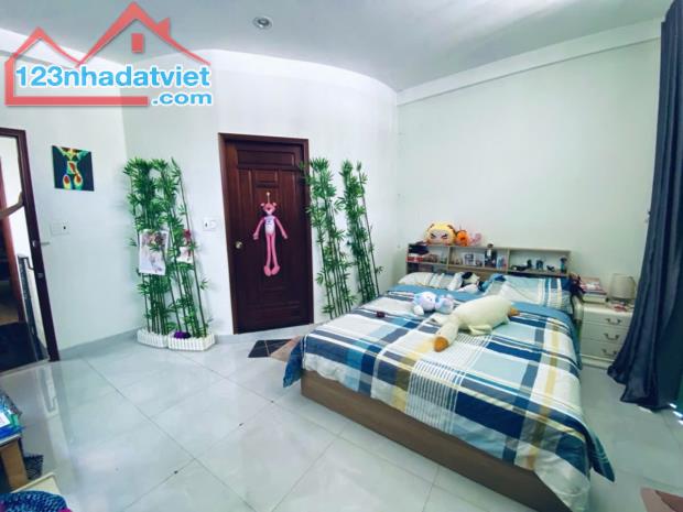 Nhà Đẹp Chính Chủ - (4,5M x 11,5) 3 Tầng Đúc(Nở Hậu ) Với 4PN,5WC Huỳnh Văn Bánh - PN - 3