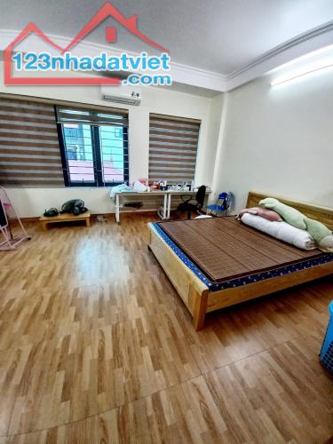 Bán nhà ngõ 5 Văn La diện tích 45m2x 3 tầng mặt tiền 4.5m2 tỷ giá 5 tỷ - 2
