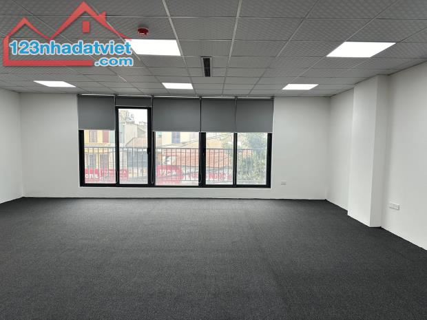 Bán tòa văn phòng cao cấp Lê Văn Lương, Lô góc, 8 tầng+hầm vỉa hè kd, 150tr/tháng, 79.9 tỷ - 2