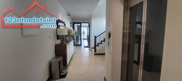 Bán nhà Phố Hồng Tiến, Vị Trí Đắc Địa, Gara, Bể Cá Koi, Đẹp Như Khách Sạn 5 Sao. - 4