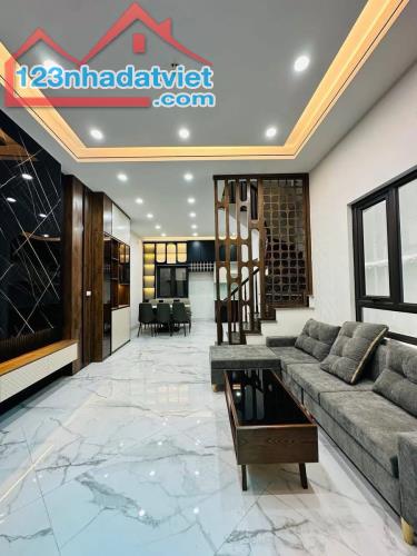 TRUNG TÂM CẦU GIẤY - GẦN ĐƯỜNG LỚN- NGÕ THÔNG - NHÀ DÂN XÂY 5TẦNG CHẮC CHẮN  - VUÔNG VỨC N - 1