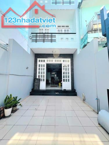 CHÍNH CHỦ CHO THUÊ NHÀ FULL NỘI THẤT, HẺM OTO, ĐƯỜNG QUANG TRUNG 15TR