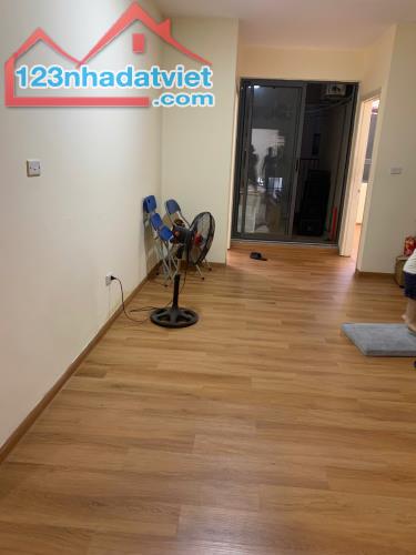 Cho thuê căn 3 ngủ cơ bản ct4 the pride, 103m, giá 10.5 triệu vào luôn