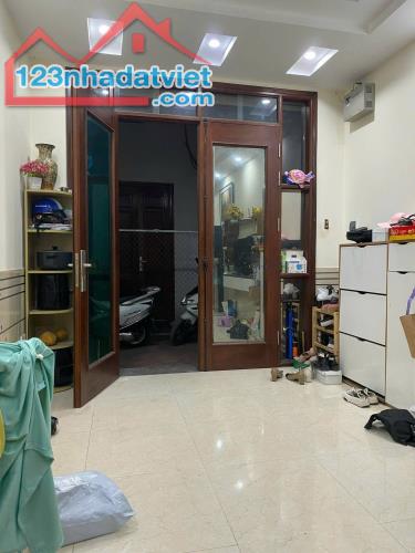 Bán Nhà Phố Lê Trọng Tấn Thanh Xuân 39,5m2 5 Tầng Gần Phố Giá Chỉ 6 Tỷ