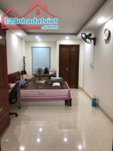 Bán Nhà Phố Lê Trọng Tấn Thanh Xuân 39,5m2 5 Tầng Gần Phố Giá Chỉ 6 Tỷ - 1
