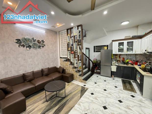 NHÀ TÂY SƠN, ĐỐNG ĐA, GẦN PHỐ, Ô TÔ QUA NHÀ, CHỈ 15.6 TỶ - 2