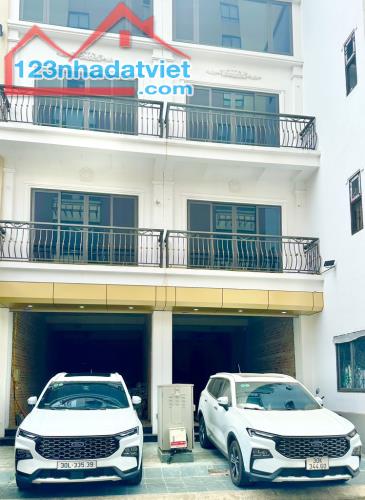 Cần bán gấp căn hộ dịch vụ phố Xuân Diệu Ô tô đỗ cửa, cách phố 30m tại Phường Quảng An, qu