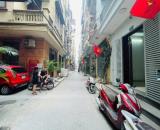 Bán Nhà Trần Quốc Hoàn 40M, MT: 4M Giá 13,8 Tỷ. Phân lô, ô tô tránh