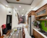 CHỦ NHÀ CẦN BÁN GẤP . SIÊU PHẨM NHÀ TƯ ĐÌNH LONG BIÊN - NGÕ GẦN ĐƯỜNG  THÔNG THOÁNG ,