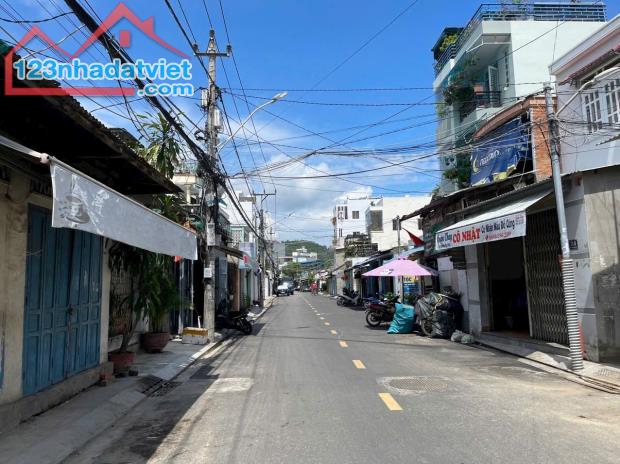 Lô đất mặt tiền cạnh chợ Đầm, mặt tiền đường Nguyễn Thái Học - phường Vạn Thạnh dt 86m - 1