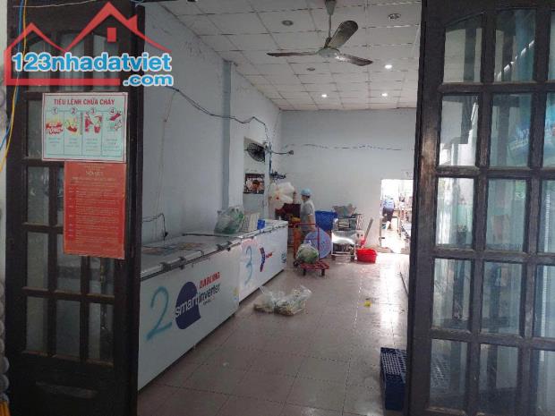 BÁN ĐẤT TẶNG NHÀ C4, DT 241M² (NGANG 8M), GIÁ TỐT, GẦN TRƯỜNG HOA LƯ
