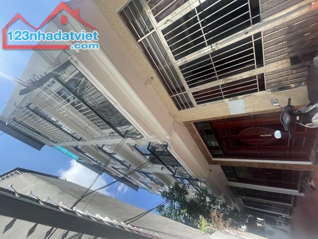 Nhà 5 tầng, 36m², Đường Bát khối Long Biên Hà Nội  	•	Diện tích: 36m² 	•	Thiết kế: 5 tầng,