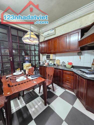 Nhà 5 tầng, 36m², Đường Bát khối Long Biên Hà Nội  	•	Diện tích: 36m² 	•	Thiết kế: 5 tầng, - 1