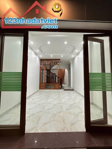 BÁN RẤT GẤP NHÀ PHỐ VĂN CAO THUỴ KHUÊ TÂY HỒ 50M 5 TẦNG NHỈNH 10 TỶ VIEW HỒ SÁT PHỐ - 1