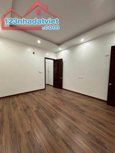 BÁN RẤT GẤP NHÀ PHỐ VĂN CAO THUỴ KHUÊ TÂY HỒ 50M 5 TẦNG NHỈNH 10 TỶ VIEW HỒ SÁT PHỐ - 4