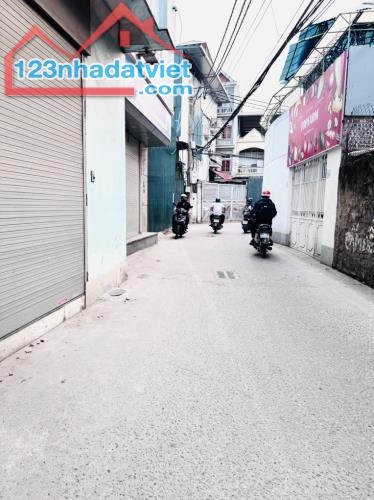 HAÀNG RẤT HIẾM - NGÕ SIÊU NÔNG - THÔNG - KINH DOANH - Ô TÔ TRÁNH VÀ VÀO NHÀ - GIÁ ĐẦU TƯ.